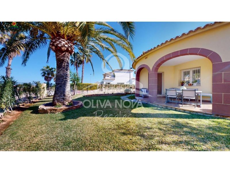 Foto 7a8d2c63-13de-4ead-9a90-655b1f346d93. Maison avec parking dans Oliva nova Oliva