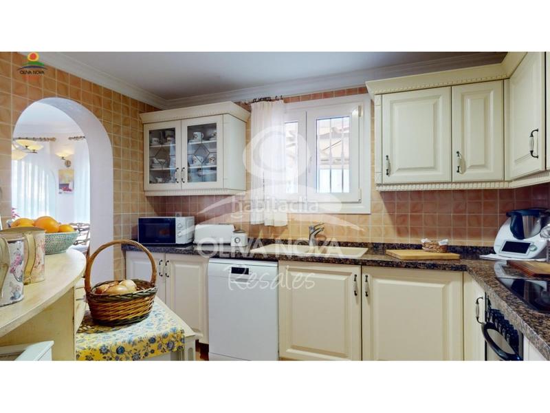 Foto af4c49a3-fafd-4b31-856c-e96f50465880. Maison avec parking dans Oliva nova Oliva