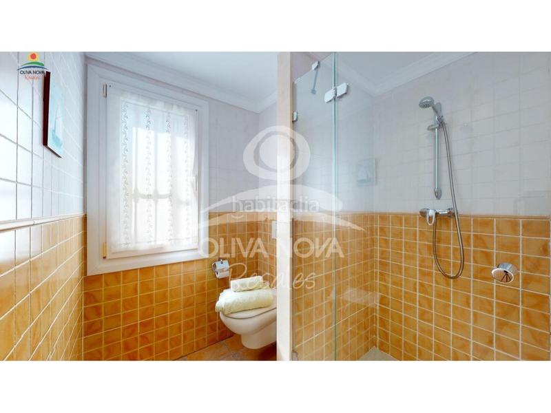 Foto b4747b58-7267-4ffa-88fb-aa7742ef7fa2. Maison avec parking dans Oliva nova Oliva