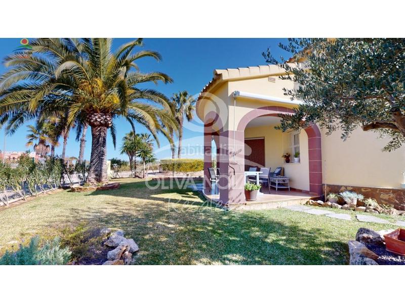 Foto b8e89e50-316a-49ec-9087-7ee468587bf8. Maison avec parking dans Oliva nova Oliva