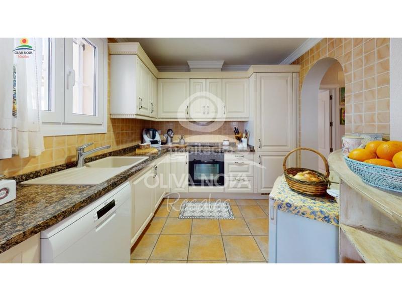 Foto c127ad24-7e70-47ba-b681-c619cd509054. Maison avec parking dans Oliva nova Oliva