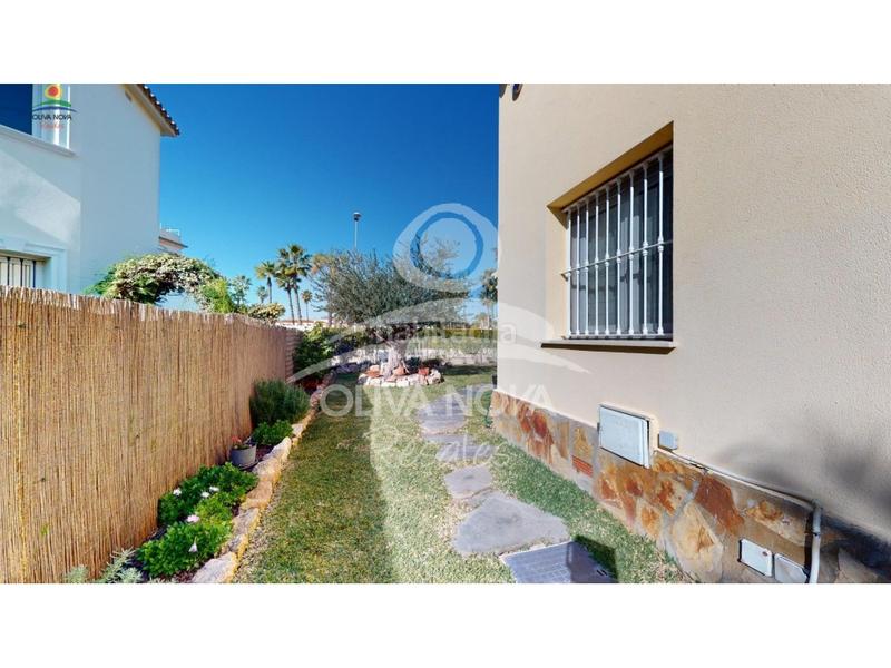 Foto ec6fea78-b3b7-43be-8bf0-ac3d6c35bf9e. Maison avec parking dans Oliva nova Oliva