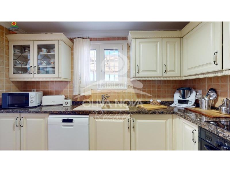 Foto f659c06e-d653-4457-b486-f3475ab9c9df. Maison avec parking dans Oliva nova Oliva