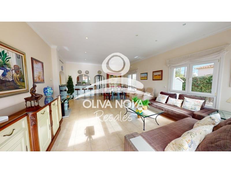 Foto 29f217b8-533c-416d-94d3-c6e90e939549. Casa adossada amb piscina a Oliva nova Oliva