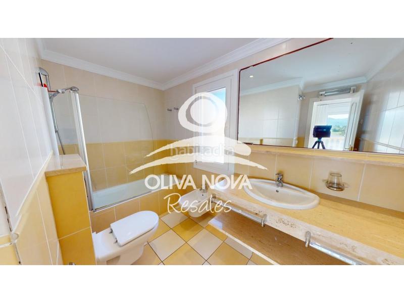 Foto 4c0554d7-4f59-4614-a7a0-bbe6ff37f58b. Casa adossada amb piscina a Oliva nova Oliva