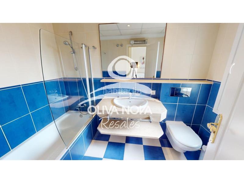 Foto 62926b31-2b38-48d1-be9c-7f700bda7496. Casa adossada amb piscina a Oliva nova Oliva