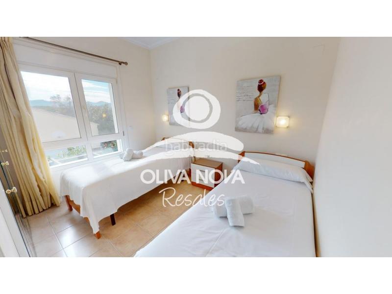 Foto a082eed1-022f-4b63-8592-fdd5346861d8. Casa adossada amb piscina a Oliva nova Oliva