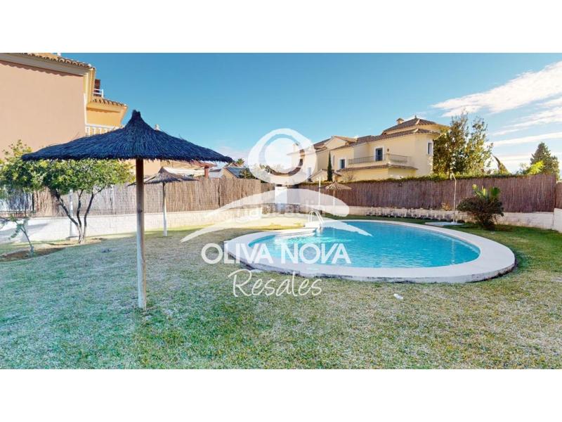 Foto aa4b4d2e-fe22-4937-8345-1393d0e33904. Casa adossada amb piscina a Oliva nova Oliva