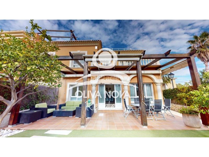 Foto efe9d6a9-d4f4-434f-b69d-76d90632a867. Casa adossada amb piscina a Oliva nova Oliva