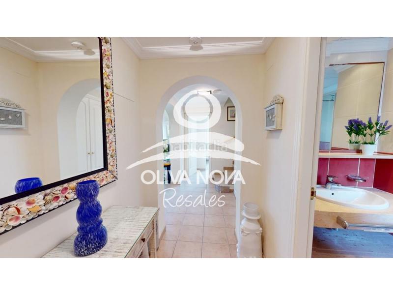 Foto f277d827-2758-4de8-9751-f312d343454f. Casa adossada amb piscina a Oliva nova Oliva