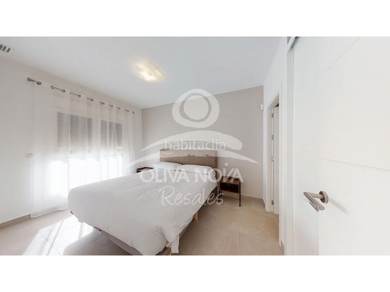 Foto 202aac5f-3328-4bbe-8693-7e24307792c8. Apartament amb aparcament piscina a Oliva nova Oliva