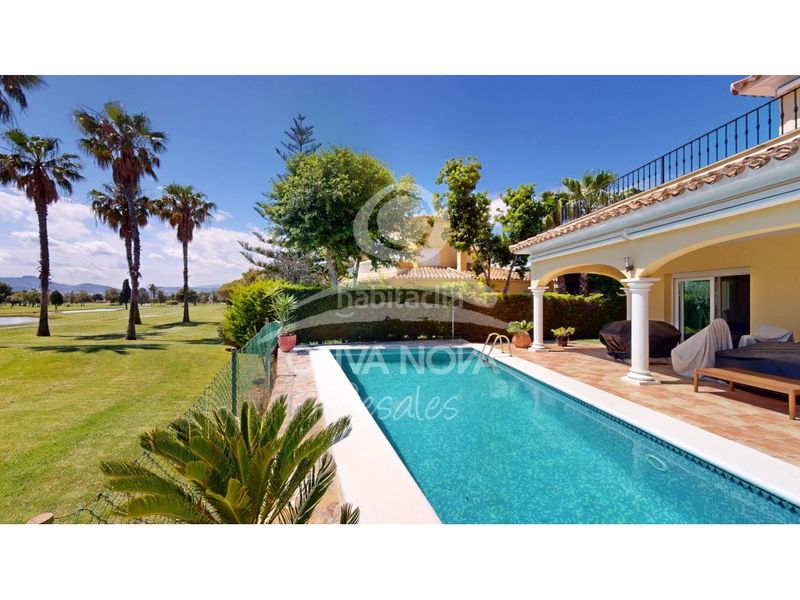 Foto 36775f9d-6b81-45ea-a7bf-d78997b7fe9a. Casa amb aparcament piscina a Oliva nova Oliva