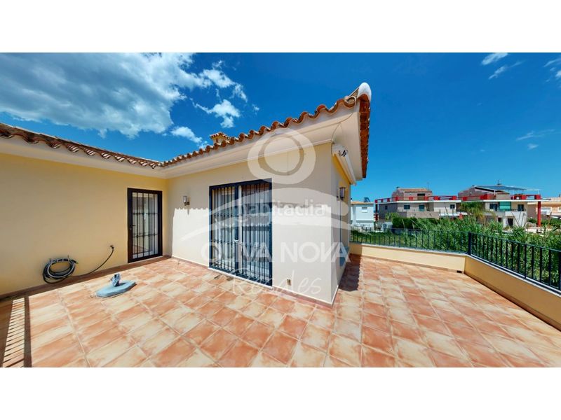 Foto 58a5bd7d-ea50-4656-a539-95a840ab056f. Casa amb aparcament piscina a Oliva nova Oliva