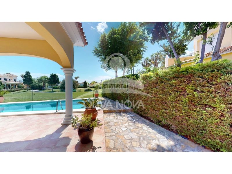 Foto 7640c597-c6a3-49c9-aa54-9f5ae59e0918. Casa amb aparcament piscina a Oliva nova Oliva