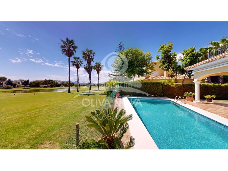 Foto b8d35010-d795-464c-a264-71cb58ed8298. Casa amb aparcament piscina a Oliva nova Oliva