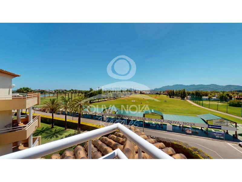 Foto dfa1568a-9a80-4b7e-8941-1bc608818816. Àtic amb aparcament piscina a Oliva nova Oliva