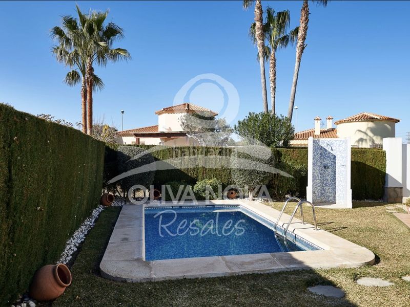 Foto 4f2bd3b4-b54d-47b0-8896-a8d4c6781203. Casa a Oliva nova Oliva