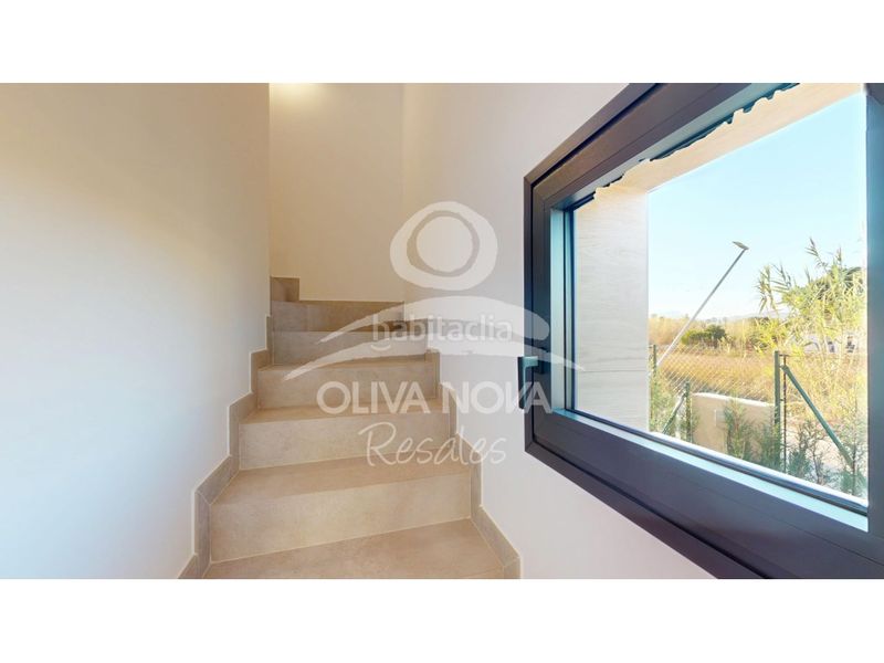 Foto 6436f850-9a6a-48c1-bd20-93baac768d7c. Casa adossada amb aparcament a Oliva nova Oliva
