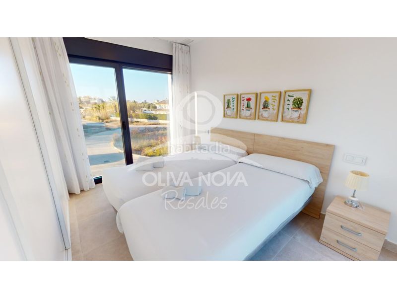 Foto c4ff7b2a-5008-4050-8519-52510bb76c2b. Casa adossada amb aparcament a Oliva nova Oliva