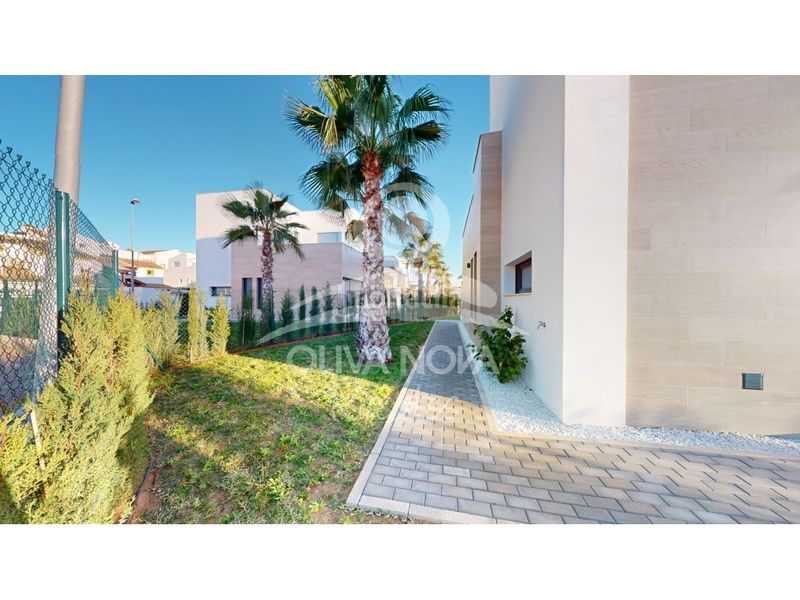 Foto e45bd28a-eccc-47ca-9194-1ffe9aa1399f. Casa adossada amb aparcament a Oliva nova Oliva