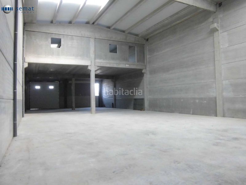Foto 7a9b2895-f463-41a4-80d6-316ea19d59fe. Nau industrial a Cervera