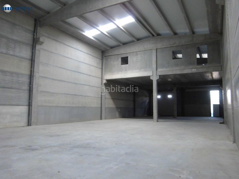 Foto 8f90e68b-7f7f-4697-abd2-a932b6e2f8bb. Nau industrial a Cervera