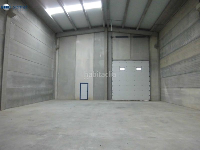 Foto a273a9d4-ef2d-4349-bdc5-de4640499381. Nau industrial a Cervera