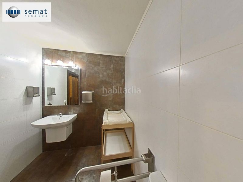 Foto b484a476-b5f1-4602-b3c2-dc980b9b63bb. Lloguer local comercial a Agramunt
