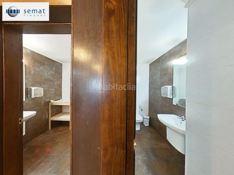 Foto f0cdea6c-e16b-40b8-8cc2-17f47c671baf. Lloguer local comercial a Agramunt