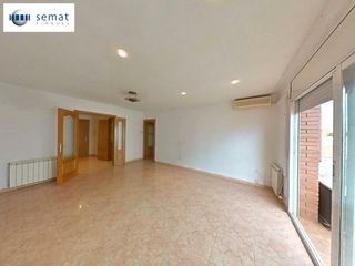 Etagenwohnung in Cervera. Piso de tres habitaciones.