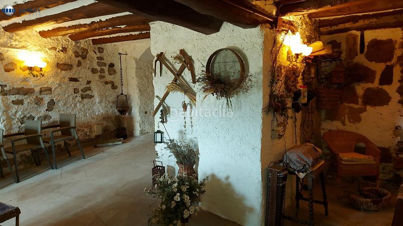 Foto 9f4f4b3d-8e4a-40c0-a5ff-cc4755b8f9d0. Casa amb aparcament a Cervera