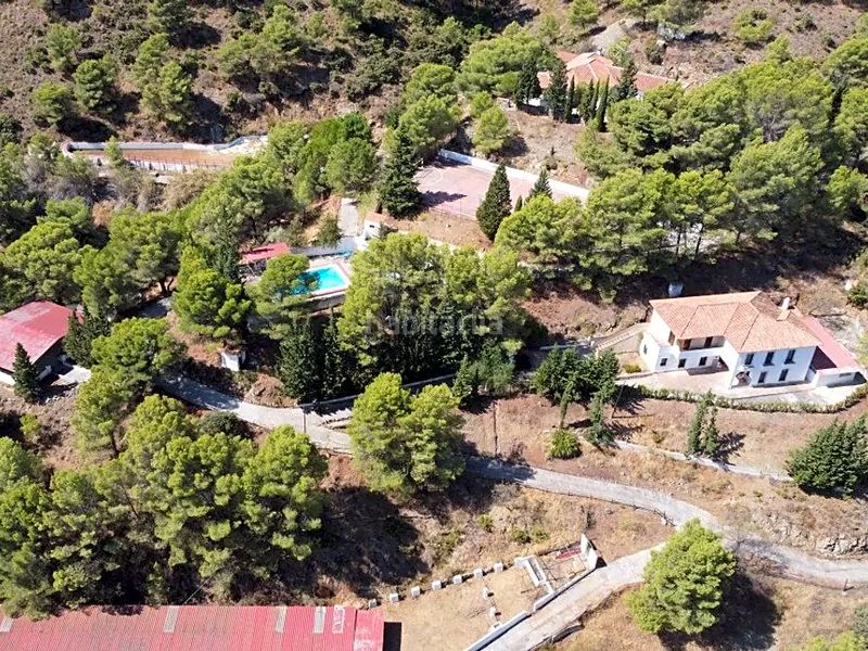 Foto 0a053379-5c55-4ea8-b108-57f306450669. Edificio in Alozaina