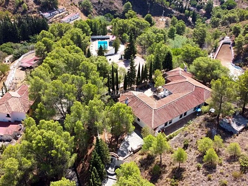 Foto 29146d7d-9dbb-491e-b082-ad061047800d. Edificio in Alozaina