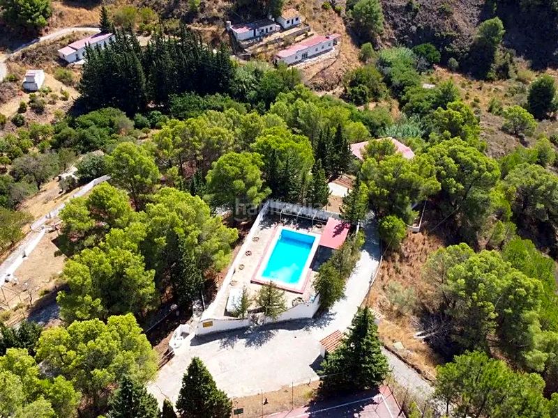 Foto a419602e-b100-4212-9b3e-d499ca634c93. Edificio in Alozaina