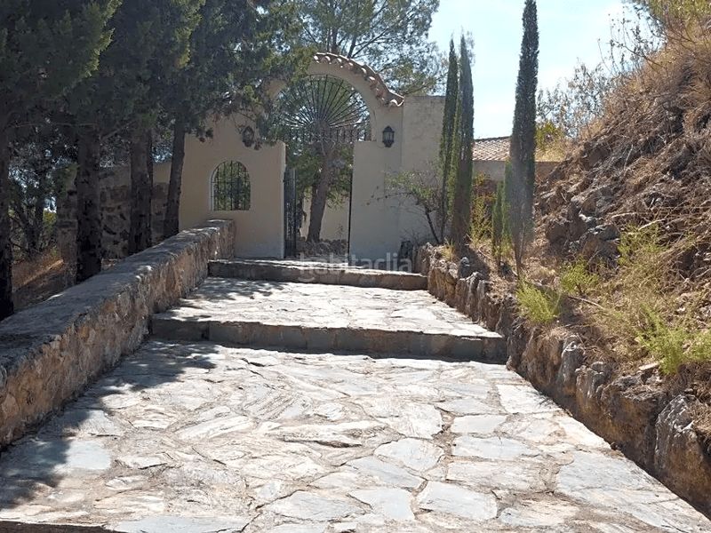 Foto feb75ff9-a2a7-4bc7-9726-d059c3a89342. Edificio in Alozaina