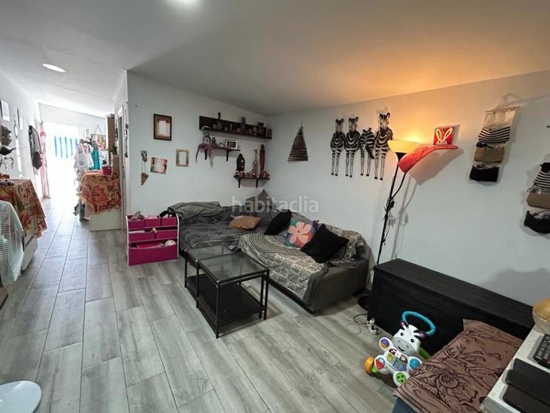 Foto 310113f7-e20c-4e2d-81a6-081a25e023fe. Casa aparellada amb aparcament a Los Álamos Torremolinos