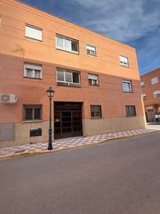 Etagenwohnung in Calle virgen de la natividad 2. Magnífico piso, con 2 plazas de garaje.