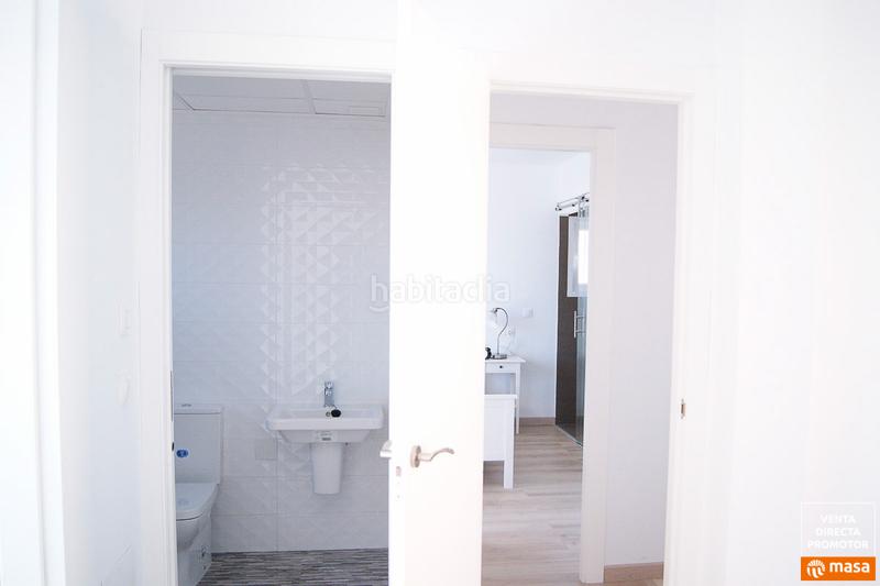 Foto 1bb0bc06-280a-4555-a93e-1bfc4fbc01f7. Casa adossada amb aparcament piscina a Puerto Marino Santa Pola