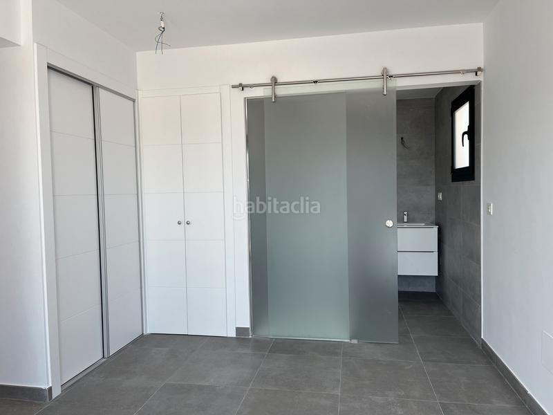 Foto 39c1d2f4-8f24-45dc-bc8f-a25b4cf53825. Casa adossada amb aparcament piscina a Puerto Marino Santa Pola