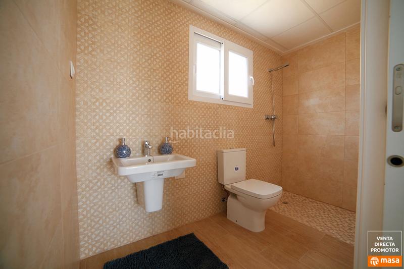 Foto 427e2236-3b21-4aa8-98b2-81886216ab78. Casa adossada amb aparcament piscina a Puerto Marino Santa Pola