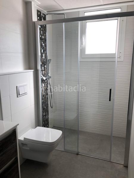 Foto 436b781c-b8d5-4c4a-93d8-1bc130ab7705. Casa adossada amb aparcament piscina a Puerto Marino Santa Pola