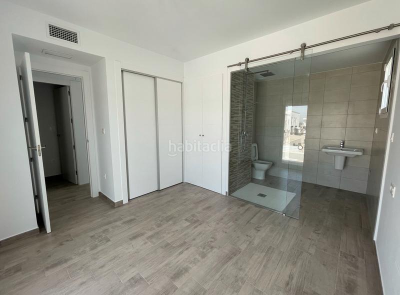 Foto 5f56451b-18a9-4a01-bd82-f1ec1959f86e. Casa adossada amb aparcament piscina a Puerto Marino Santa Pola