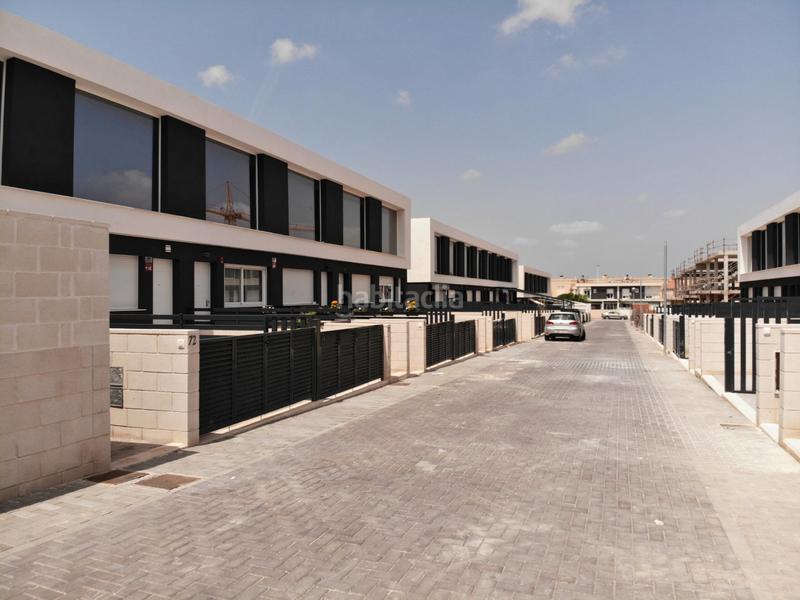 Foto b149fada-0b42-4f28-b4af-5f14642da195. Reihenhaus mit parking pool in Monte y Mar Santa Pola
