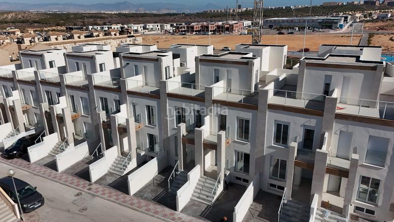 Foto a9d00316-e554-4cc8-8cf5-b8e14e285b1c. Maison jumelée avec parking piscine dans Monte y Mar Santa Pola