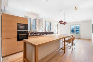 Piso  Avenida sarrià. Espacioso apartamento en proceso de reforma en la avenida sarrià