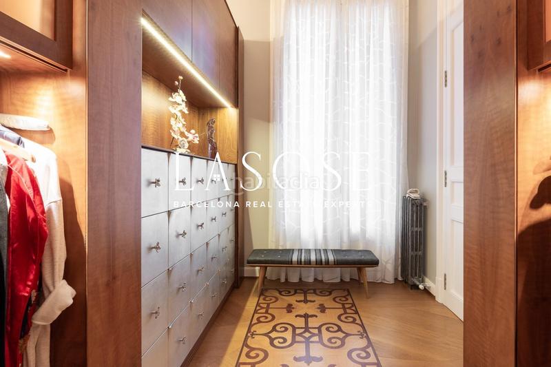 Foto d6daffae-28ed-4a1b-9dbe-67b07e8569a8. Piso lujoso piso al lado de la rambla catalunya en Barcelona