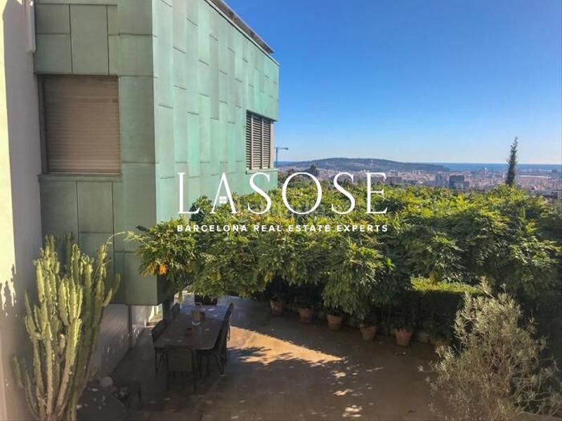 Foto 4ec3ccd2-4fb2-4aa3-9eba-0b220d793f29. Casa lujosa casa con piscina en esplugues en Ciutat Diagonal Esplugues de Llobregat