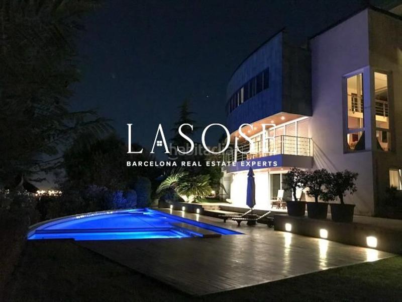 Foto 6c254a1a-6030-4cde-8b0a-69f3daf80599. Casa lujosa casa con piscina en esplugues en Ciutat Diagonal Esplugues de Llobregat