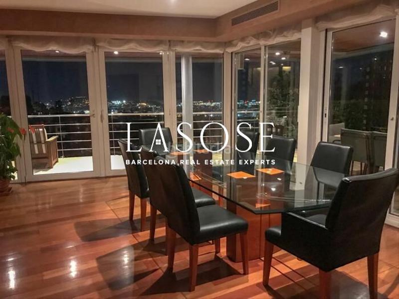 Foto 7d1b02c1-f675-40e3-9b3d-040ee0fa1d3d. Casa lujosa casa con piscina en esplugues en Ciutat Diagonal Esplugues de Llobregat