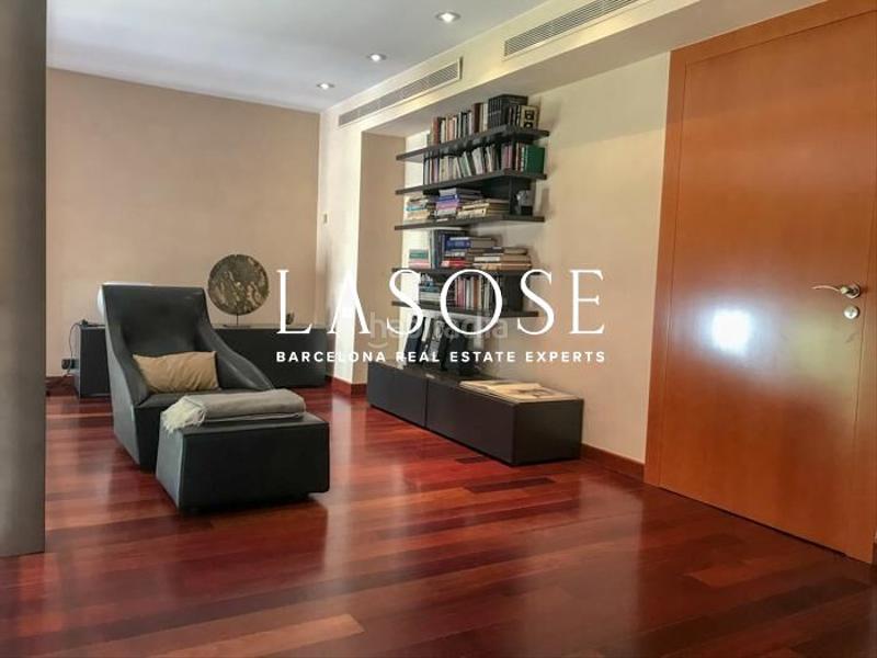 Foto adc19d48-3a4a-4687-a0a8-0c1f7051fcc7. Casa lujosa casa con piscina en esplugues en Ciutat Diagonal Esplugues de Llobregat